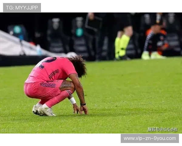 尤文后卫夜训：盯人战术与区域联防被交替练习